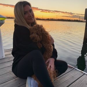 Meet your Posher, Mia